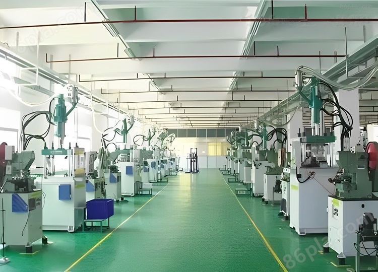 如何清洁注塑机供料系统?